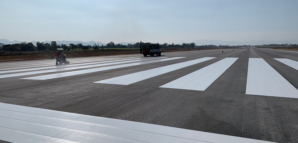  โครงการก่อสร้างต่อเติมความยาว ท่าอากาศยานแม่สอด อ.แม่สอด จ.ตาก